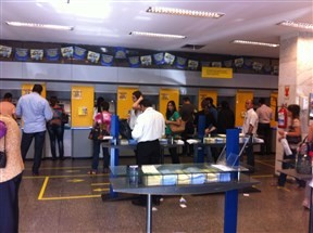 Primeiro dia de funcionamento dos bancos após greve têm filas em Maringá